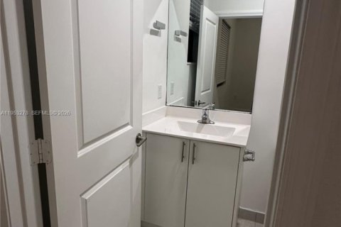 Townhouse in Homestead, Florida 3 bedrooms, 129.41 sq.m. № 2057583 - photo 11