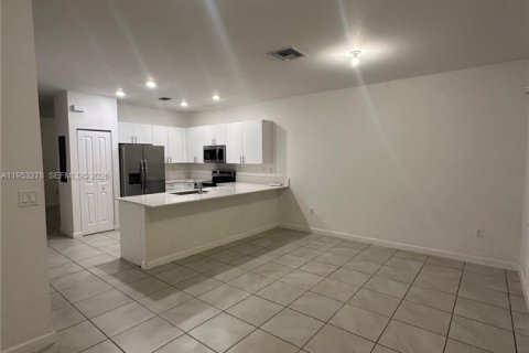 Townhouse in Homestead, Florida 3 bedrooms, 129.41 sq.m. № 2057583 - photo 3