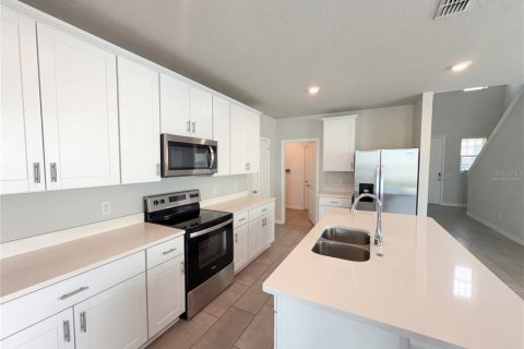 Casa en venta en Davenport, Florida, 4 dormitorios, 201.32 m2 № 2116104 - foto 2