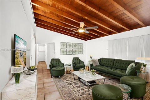 Купить виллу или дом в Холливуд, Флорида 3 спальни, 170.57м2, № 1974482 - фото 20