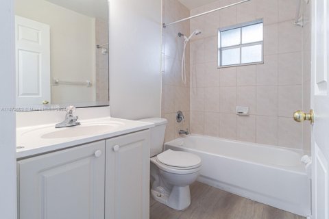 Villa ou maison à vendre à Dania Beach, Floride: 3 chambres, 123 m2 № 2014139 - photo 16