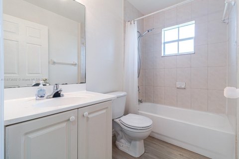 Villa ou maison à vendre à Dania Beach, Floride: 3 chambres, 123 m2 № 2014139 - photo 25