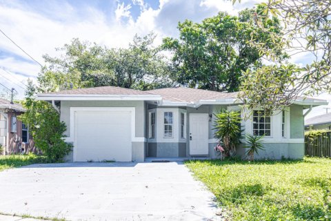 Villa ou maison à vendre à Dania Beach, Floride: 3 chambres, 123 m2 № 2014139 - photo 3