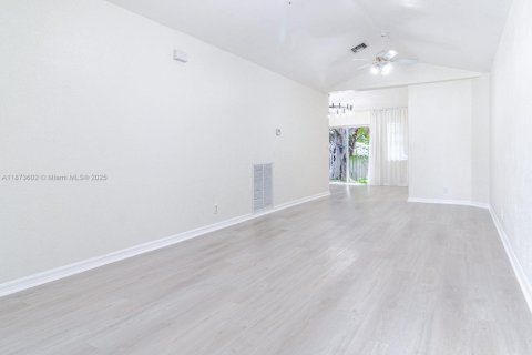 Villa ou maison à vendre à Dania Beach, Floride: 3 chambres, 123 m2 № 2014139 - photo 8