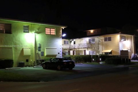 Propiedad comercial en venta en Hollywood, Florida № 1485173 - foto 8