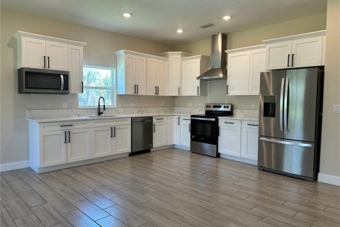 House in Haines City, Florida 4 bedrooms, 176.89 sq.m. № 2102036 - photo 3
