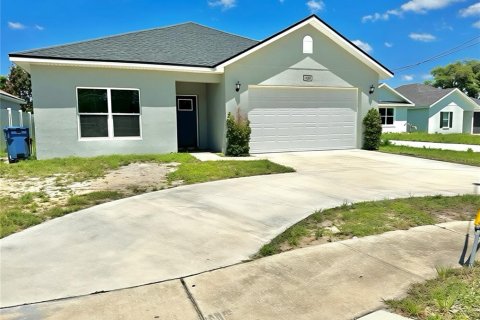 House in Haines City, Florida 4 bedrooms, 176.89 sq.m. № 2102036