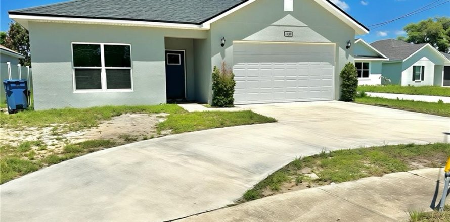 House in Haines City, Florida 4 bedrooms, 176.89 sq.m. № 2102036