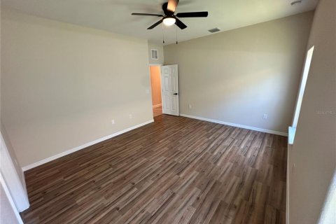 House in Haines City, Florida 4 bedrooms, 176.89 sq.m. № 2102036 - photo 8