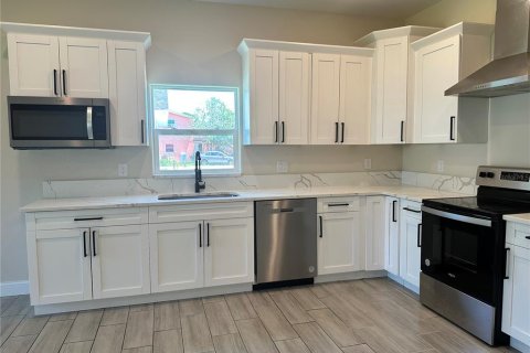House in Haines City, Florida 4 bedrooms, 176.89 sq.m. № 2102036 - photo 26
