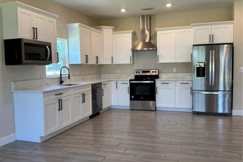 House in Haines City, Florida 4 bedrooms, 176.89 sq.m. № 2102036 - photo 6