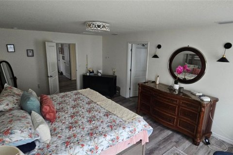 House in Plant City, Florida 5 bedrooms, 248.42 sq.m. № 2105069 - photo 25