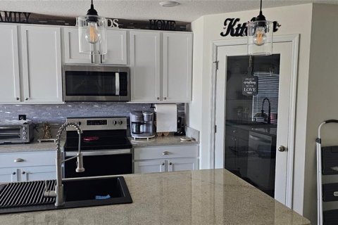 House in Plant City, Florida 5 bedrooms, 248.42 sq.m. № 2105069 - photo 10