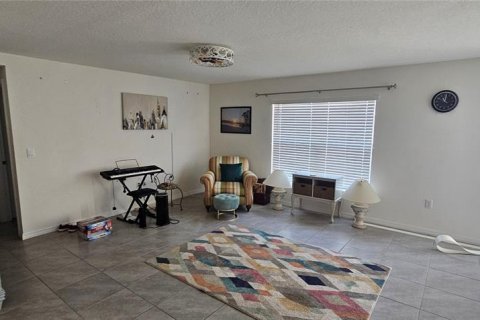 House in Plant City, Florida 5 bedrooms, 248.42 sq.m. № 2105069 - photo 15