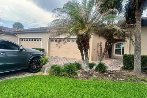 Townhouse in Howey-in-the-Hills, Florida 3 bedrooms, 146.79 sq.m. № 2101757 - photo 2