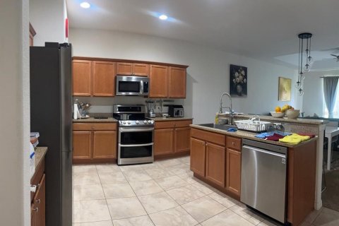 Townhouse in Howey-in-the-Hills, Florida 3 bedrooms, 146.79 sq.m. № 2101757 - photo 5