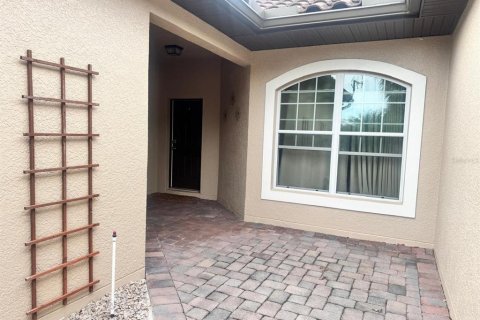 Townhouse in Howey-in-the-Hills, Florida 3 bedrooms, 146.79 sq.m. № 2101757 - photo 3
