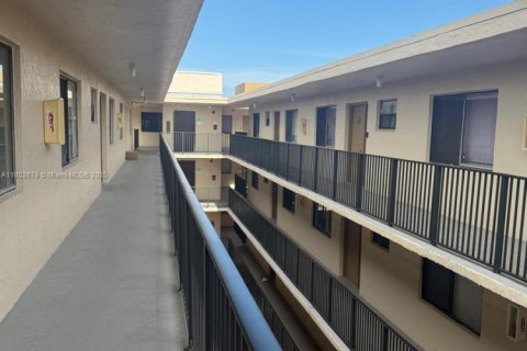 Copropriété à vendre à North Lauderdale, Floride: 2 chambres, 125.42 m2 № 1980334 - photo 3