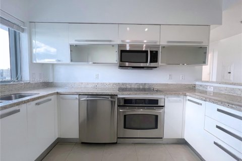 Condo in Miami, Florida, 2 bedrooms  № 1842452 - photo 7