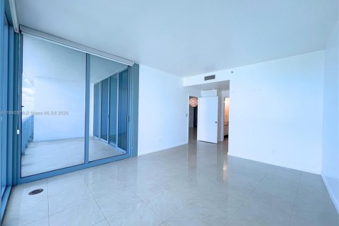 Condo in Miami, Florida, 2 bedrooms  № 1842452 - photo 11