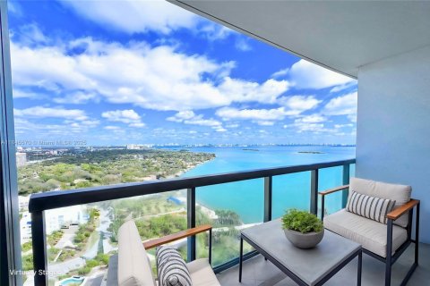 Condo in Miami, Florida, 2 bedrooms  № 1842452 - photo 1