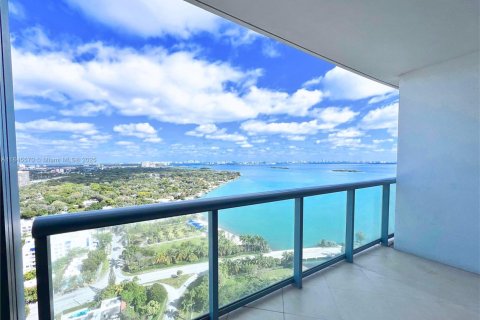 Condo in Miami, Florida, 2 bedrooms  № 1842452 - photo 2