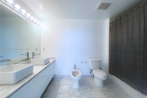 Condo in Miami, Florida, 2 bedrooms  № 1842452 - photo 15