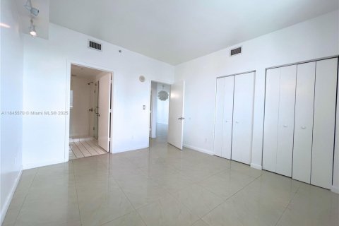Condo in Miami, Florida, 2 bedrooms  № 1842452 - photo 20
