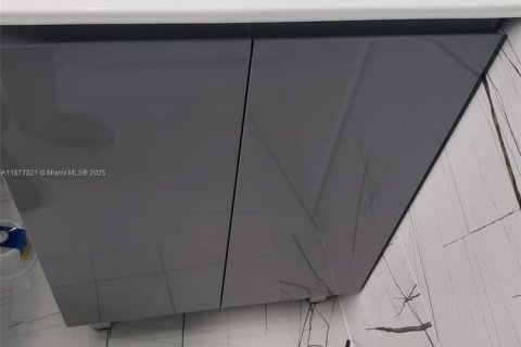 Купить виллу или дом в Норт-Майами-Бич, Флорида 4 спальни, 110м2, № 1925485 - фото 24