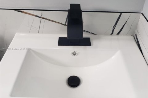 Купить виллу или дом в Норт-Майами-Бич, Флорида 4 спальни, 110м2, № 1925485 - фото 27