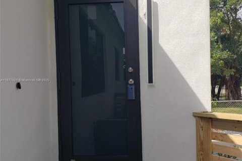 Купить виллу или дом в Норт-Майами-Бич, Флорида 4 спальни, 110м2, № 1925485 - фото 7