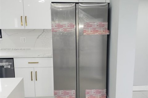 Купить виллу или дом в Норт-Майами-Бич, Флорида 4 спальни, 110м2, № 1925485 - фото 11