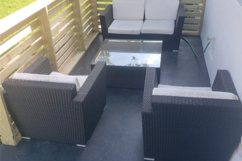 Купить виллу или дом в Норт-Майами-Бич, Флорида 4 спальни, 110м2, № 1925485 - фото 6