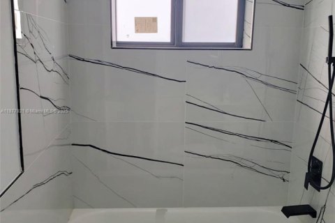 Купить виллу или дом в Норт-Майами-Бич, Флорида 4 спальни, 110м2, № 1925485 - фото 23