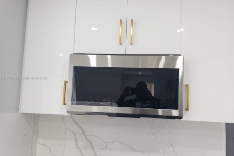 Купить виллу или дом в Норт-Майами-Бич, Флорида 4 спальни, 110м2, № 1925485 - фото 14