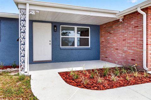Casa en venta en Port Richey, Florida, 3 dormitorios, 109.07 m2 № 2400426 - foto 2