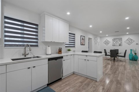 Снять в аренду виллу или дом в Форт-Лодердейл, Флорида 4 спальни, 186.92м2, № 1973356 - фото 9