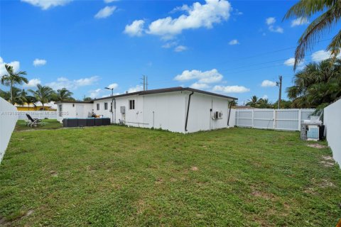 Снять в аренду виллу или дом в Форт-Лодердейл, Флорида 4 спальни, 186.92м2, № 1973356 - фото 26