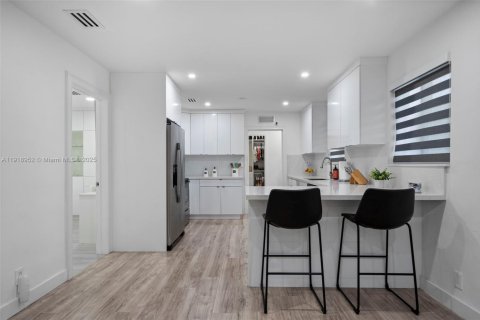 Снять в аренду виллу или дом в Форт-Лодердейл, Флорида 4 спальни, 186.92м2, № 1973356 - фото 6