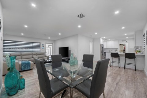 Снять в аренду виллу или дом в Форт-Лодердейл, Флорида 4 спальни, 186.92м2, № 1973356 - фото 5