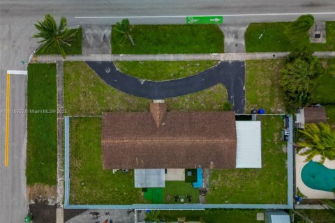 Снять в аренду виллу или дом в Форт-Лодердейл, Флорида 4 спальни, 186.92м2, № 1973356 - фото 30