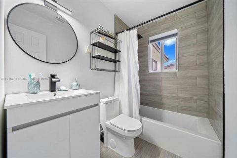 Снять в аренду виллу или дом в Форт-Лодердейл, Флорида 4 спальни, 186.92м2, № 1973356 - фото 22