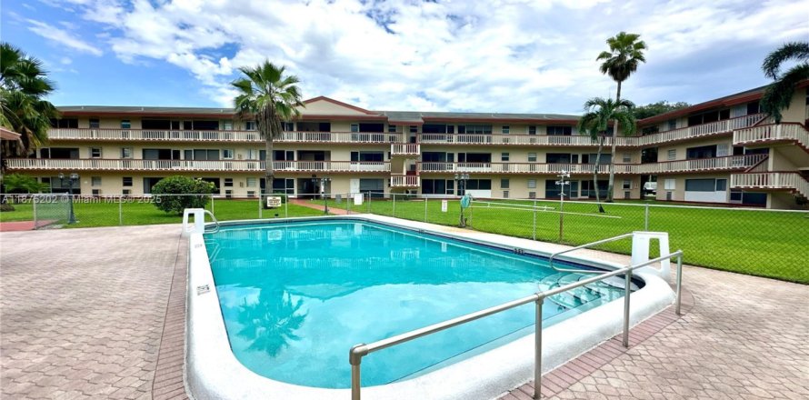 Condo in Hollywood, Florida, 1 bedroom № 1896068