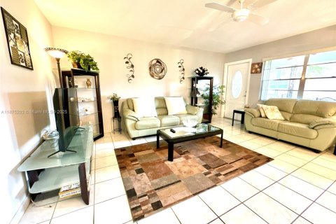 Condominio en venta en Hollywood, Florida, 1 dormitorio, 66.89 m2 № 1896068 - foto 10