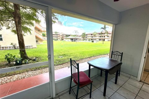 Condominio en venta en Hollywood, Florida, 1 dormitorio, 66.89 m2 № 1896068 - foto 4
