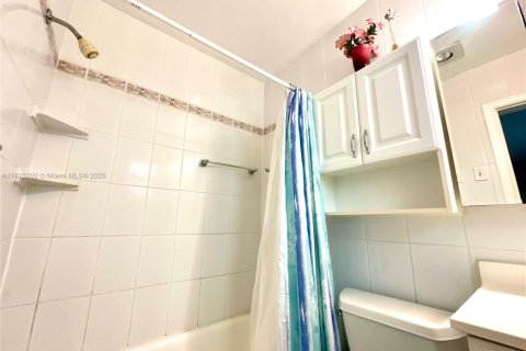 Condominio en venta en Hollywood, Florida, 1 dormitorio, 66.89 m2 № 1896068 - foto 20