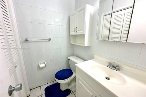 Condominio en venta en Hollywood, Florida, 1 dormitorio, 66.89 m2 № 1896068 - foto 13