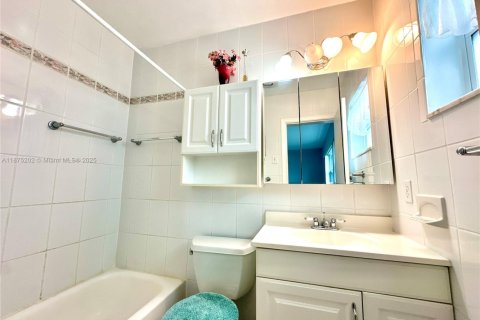 Condominio en venta en Hollywood, Florida, 1 dormitorio, 66.89 m2 № 1896068 - foto 19