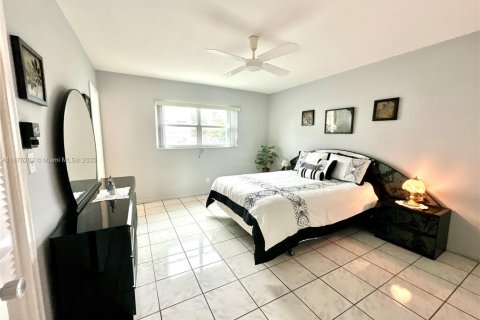 Condominio en venta en Hollywood, Florida, 1 dormitorio, 66.89 m2 № 1896068 - foto 15