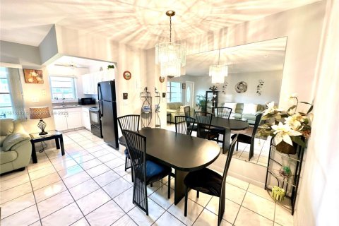 Condominio en venta en Hollywood, Florida, 1 dormitorio, 66.89 m2 № 1896068 - foto 11